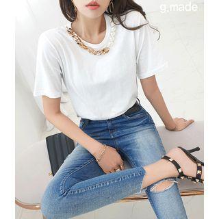 Plain T-shirt With Chain Necklace