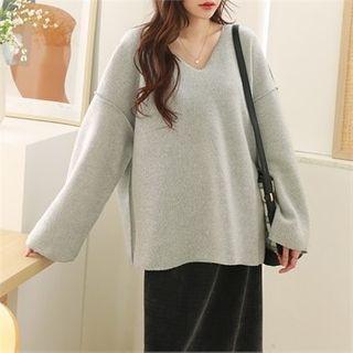 V-neck Seam-trim Napped T-shirt