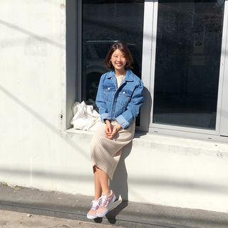 Button-up Cropped Denim Jacket