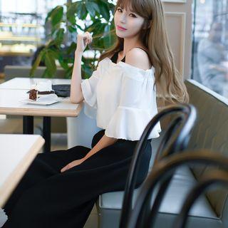Set : Off-shoulder Strap Top + Capri Pants