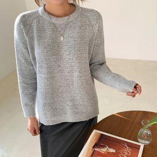 Round Neck Dip-back Knit Top