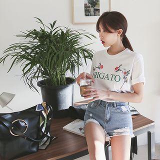 Lettering Flower-embroidered T-shirt