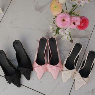 Pointy-toe Bow-accent Satin Mules