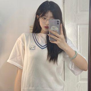V-neck Animal Embroidered Knit Vest / Short-sleeve Plain T-shirt