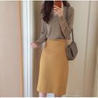 V-neck Sweater / High-waist Pencil Skirt