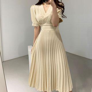 Short-sleeve Plain Pleated Midi Dress