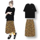 Short-sleeve Lettering Print T-shirt / Floral Print A-line Midi Skirt