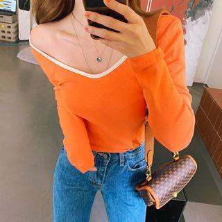 Piped V-neck Slim T-shirt