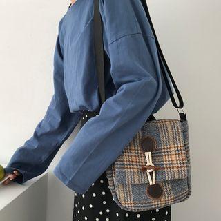 Retro Style Fabricated Crossbody Bag