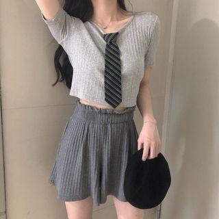 Insert-tie Crop T-shirt / Pleated Skort