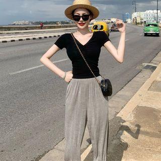 V-neck Short-sleeve T-shirt / Jogger Pants