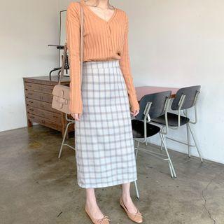 Slit-back Check Maxi Skirt Light Gray - One Size