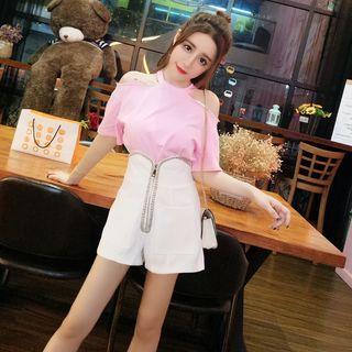 Set: Short-sleeve Cold-shoulder T-shirt + Zip High-waist Shorts