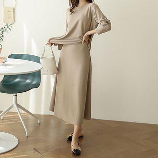 Set: Round-neck T-shirt + Long Flared Skirt