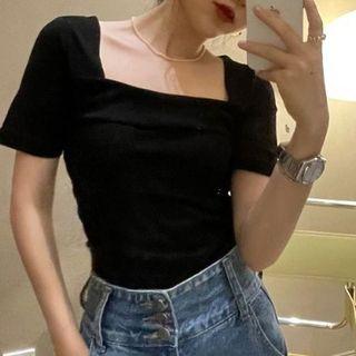 Short-sleeve Square-neck Fitted T-shirt