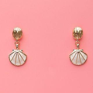 Shell Ear Stud / Clip-on Earring