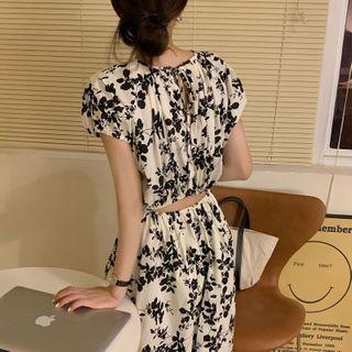 Floral Short-sleeve Cutout-back Midi A-line Dress As Shown In Figure - One Size