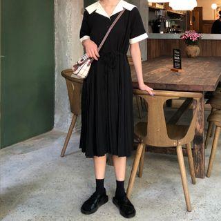 Short-sleeve Contrast Trim Pleated Midi Dress
