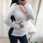 Long-sleeve V-neck Slit-hem Fitted Top