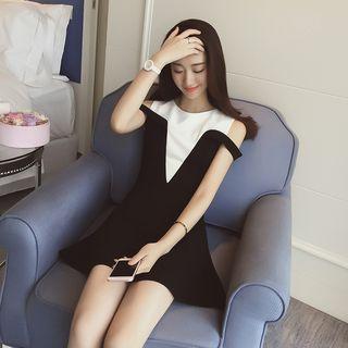 Sleeveless Cut-out Shoulder Color-block A-line Dress