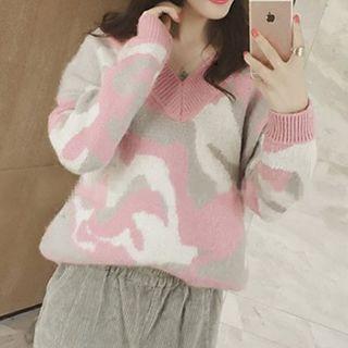 Camouflage V-neck Thick Sweater