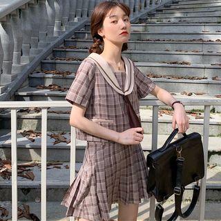 Short-sleeve Plaid Wide-collar Top / A-line Mini Pleated Skirt