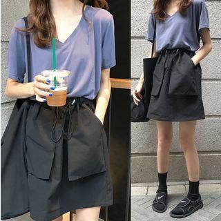 V-neck Short-sleeve T-shirt / Pocketed A-line Skirt