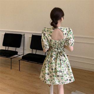 Short-sleeve Floral Print Cutout A-line Mini Dress / Puff-sleeve V-neck Top