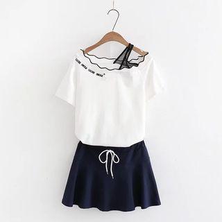 Set : Off-shoulder Short-sleeve T-shirt + Shorts