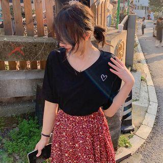 Set: Short-sleeve Heart T-shirt + Floral Midi A-line Skirt