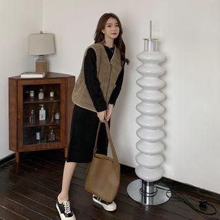 Set: Fleece Vest + Plain Dress