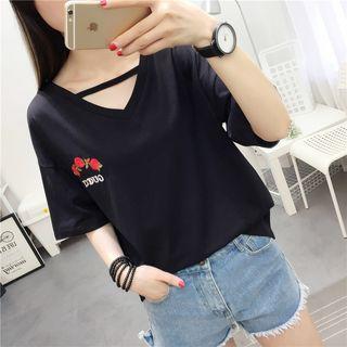 Elbow-sleeve V-neck Embroidery T-shirt