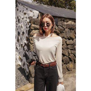 Off-shoulder Choker-detail Top