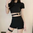 Short-sleeve Cropped T-shirt / Hoop Strap / Hot Pants / Set