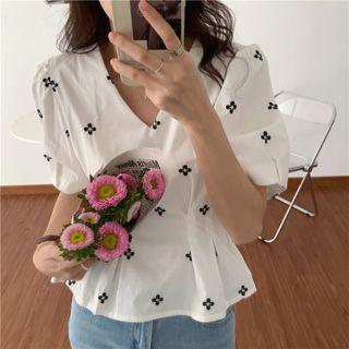 Short Sleeve V-neck Flower Embroidered Cropped Blouse