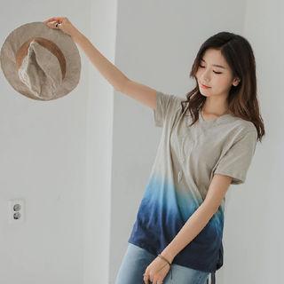 V-neck Gradient Washed T-shirt