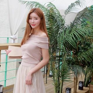 Set: Off-shoulder Knit Top + Maxi Tulle Dress