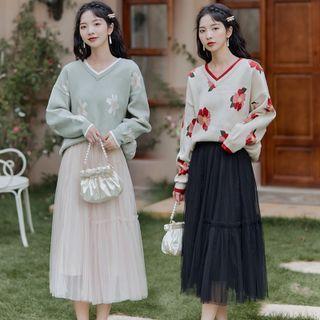 V-neck Print Sweater / Mesh Midi A-line Skirt
