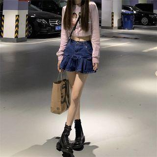 Print Cropped Sweatshirt / Denim Mini Skirt