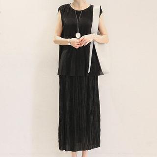 Set: Accordion-pleat Sleeveless Top + Long Skirt