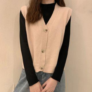 Button-up Knit Vest / Plain Long-sleeve T-shirt