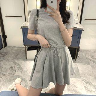 Plain Short-sleeve Slim-fit T-shirt / Skort