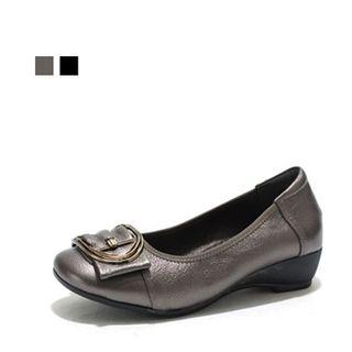 Genuine-leather Buckle Pumps