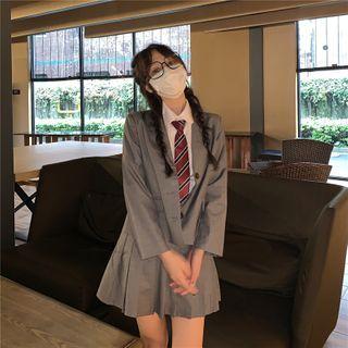 Single Breasted Blazer / Pleated Skirt
