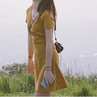 Short-sleeve V-neck Knit Mini A-line Dress