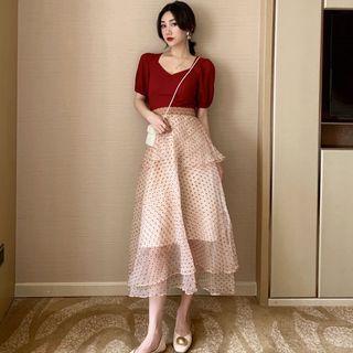 V-neck Short-sleeve T-shirt / Dotted Midi A-line Skirt