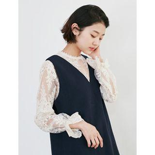 Key-hole Black Laced Top