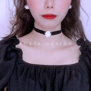 Rose Velvet Choker
