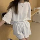 Elbow-sleeve T-shirt / Sweatshorts