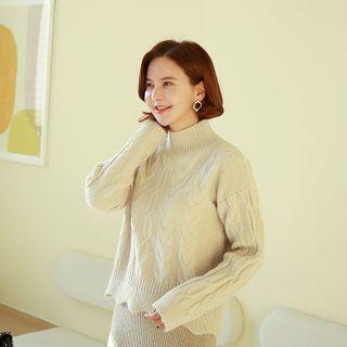Scallop-hem Cable-knit Sweater
